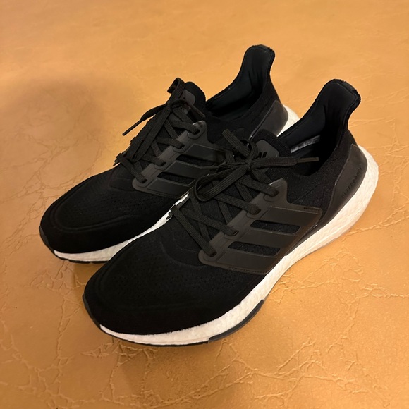 Adidas Ultraboost - Picture 1 of 3